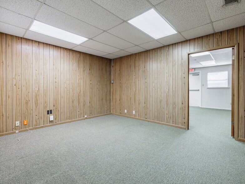 More Photos Of 233 Ackerman St, Rockdale Storefront Retail Office For Sale