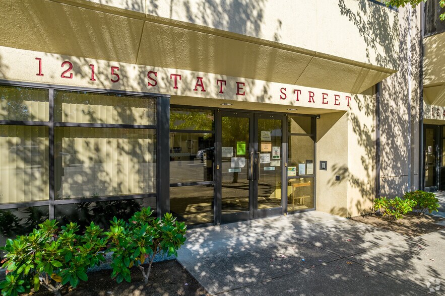 More Photos Of 1215 State St, Salem Office For Lease