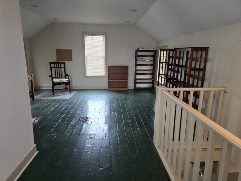 More Photos Of 115 W 6th St, Marshfield Storefront Retail Office For Sale