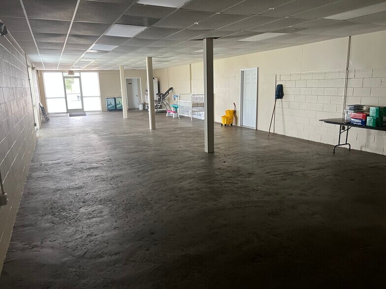 More Photos Of 2307 S Boston Rd, Danville Flex For Sale