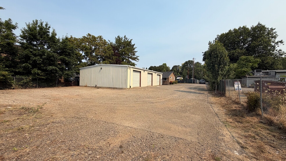 More Photos Of 9760 SW Tigard St, Tigard Light Manufacturing For Lease