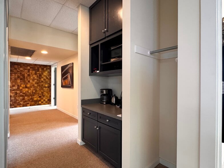 More Photos Of 669 Berkmar Ct, Charlottesville Office For Sale