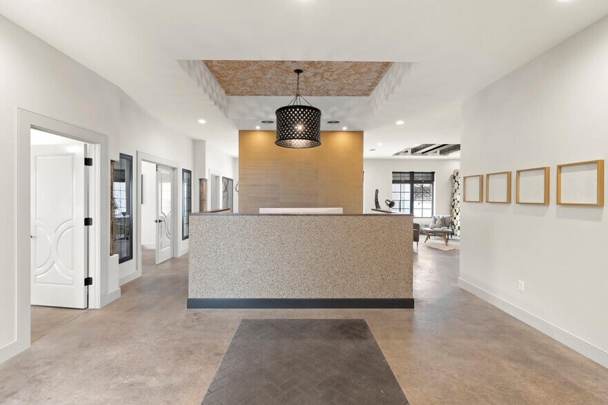 More Photos Of 3301 15th St S, Fargo Showroom For Lease