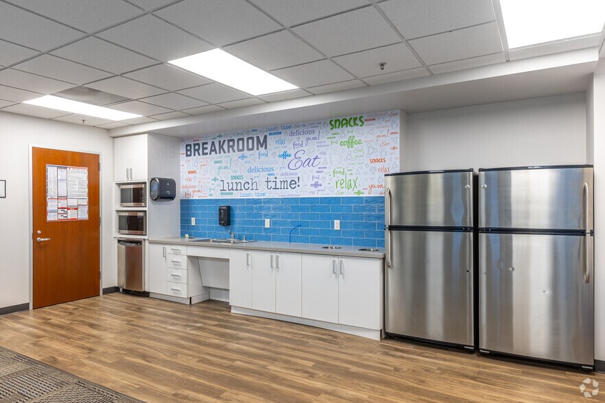 More Photos Of 5615 Highpoint Dr, Irving Office For Sale