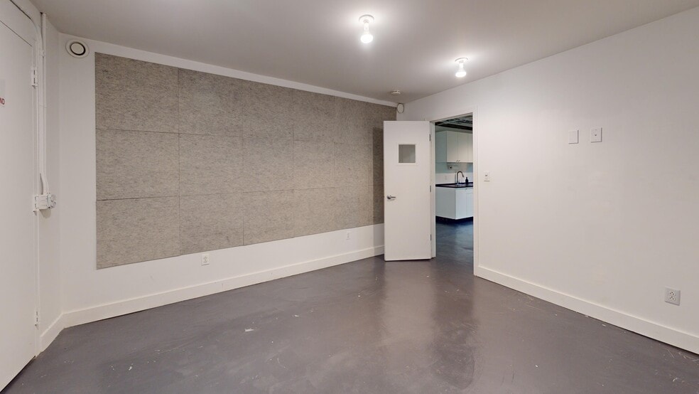 More Photos Of 83-85 Metropolitan Ave, Brooklyn Storefront Retail Office For Lease