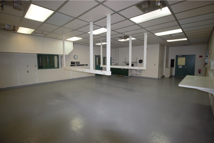 More Photos Of 77 Ridgeland Rd, Rochester Research And Development For Sale