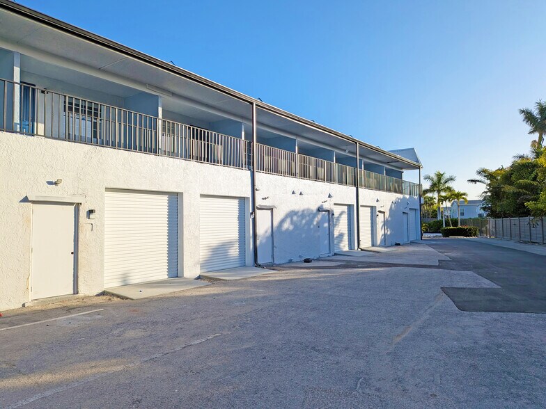 More Photos Of 16731 McGregor Blvd, Fort Myers General Retail For Lease
