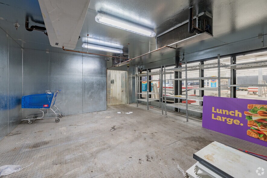 More Photos Of 4790-4802 Turney Rd, Garfield Heights Freestanding For Lease
