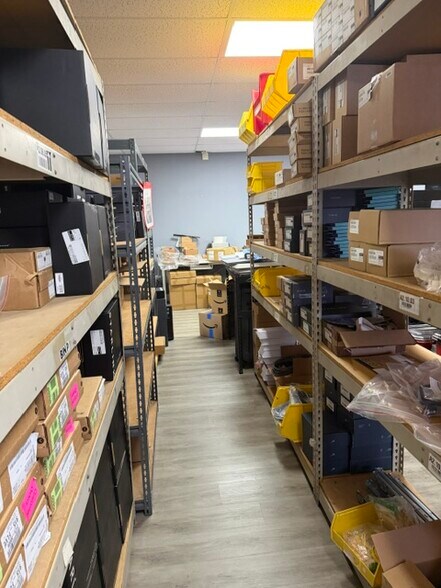 More Photos Of 2560 N Powerline Rd, Pompano Beach Showroom For Lease