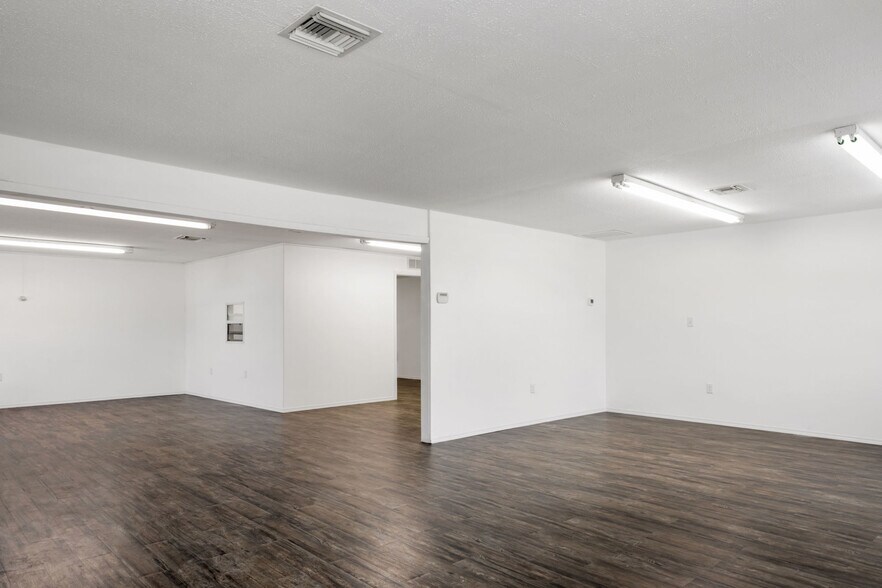 More Photos Of 23263 Harborview Rd, Port Charlotte Office For Sale