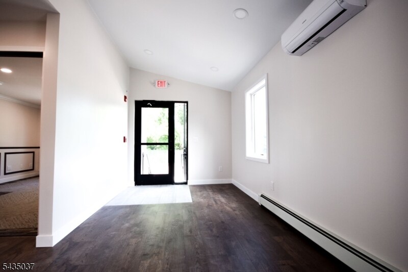 More Photos Of 5 Muller Plz, Little Falls Flex For Lease