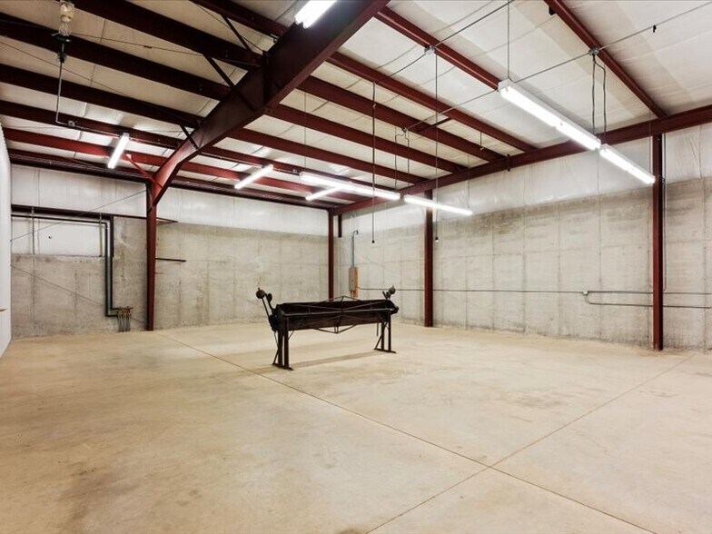 More Photos Of 403 S 4th Ave, Saint Nazianz Service For Sale