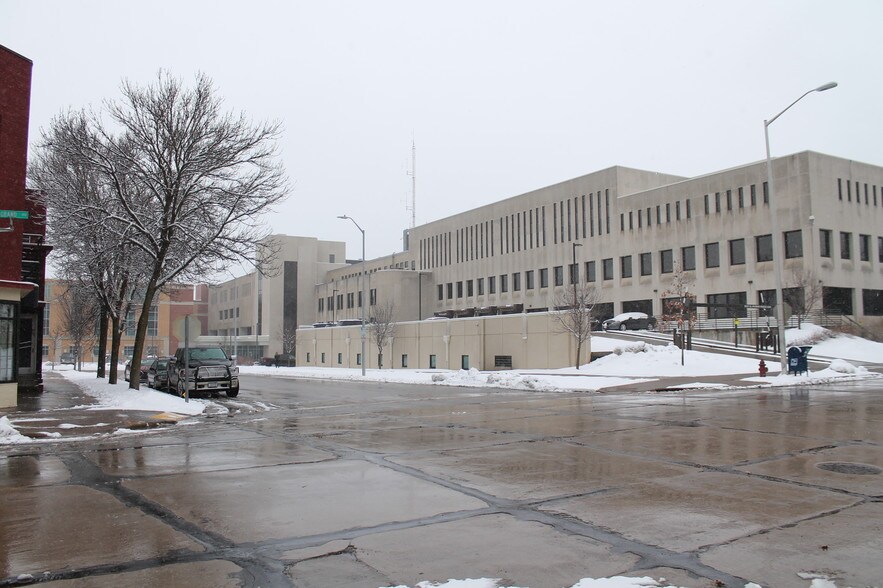 More Photos Of 120 W Grand Ave, Eau Claire Office Residential For Lease