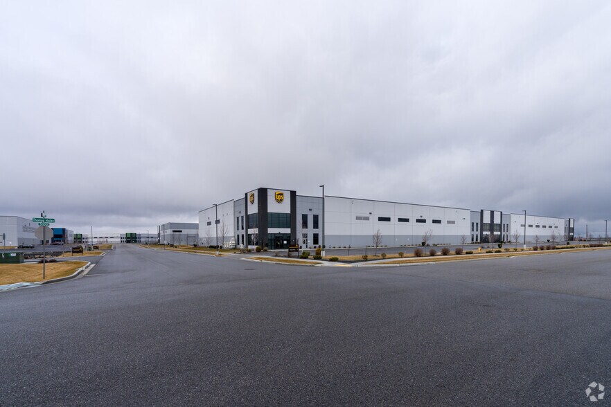 More Photos Of 9210 W Harlan Ln, Spokane Distribution For Lease