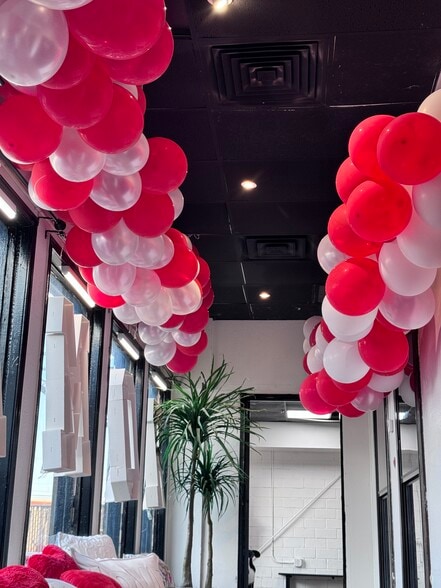 More Photos Of 8418 Broadway St, San Antonio Service For Lease
