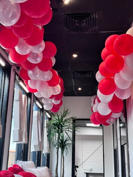 More Photos Of 8418 Broadway St, San Antonio Service For Lease