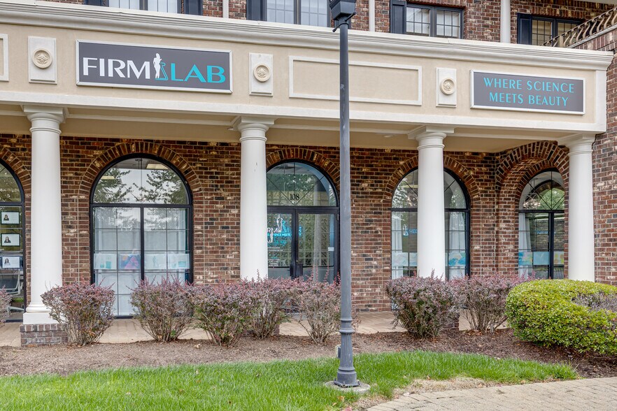 More Photos Of 102-112 Town Center Dr, Warren Office For Lease