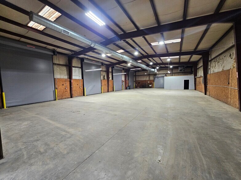 More Photos Of 127 Old Hendersonville Rd, Fletcher Warehouse For Lease