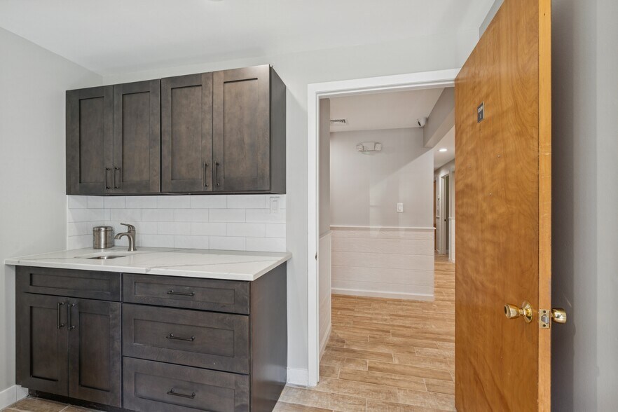 More Photos Of 69 County Road 516, Old Bridge Office For Lease