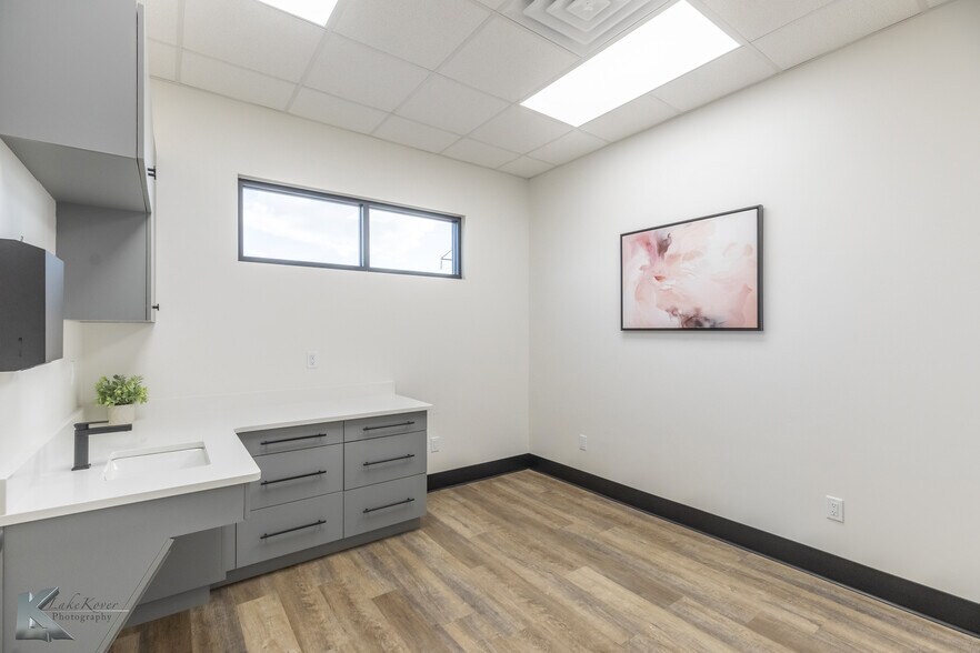More Photos Of 6743 Memorial Dr, Abilene Healthcare For Lease