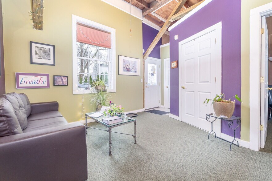 More Photos Of 11 Hayward Ave, Colchester Office For Sale