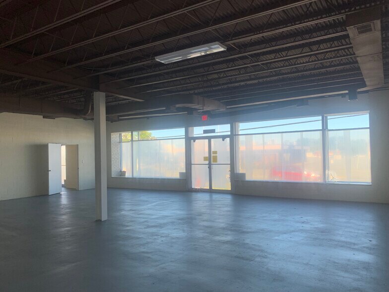 More Photos Of 5810-5814 Seminary Rd, Alexandria Freestanding For Lease