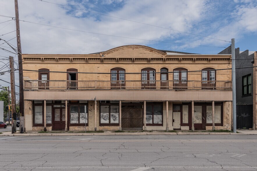 More Photos Of 1405 S Flores St, San Antonio Hospitality For Lease