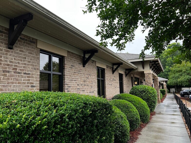 More Photos Of 1258 Mann Dr, Matthews Medical For Sale