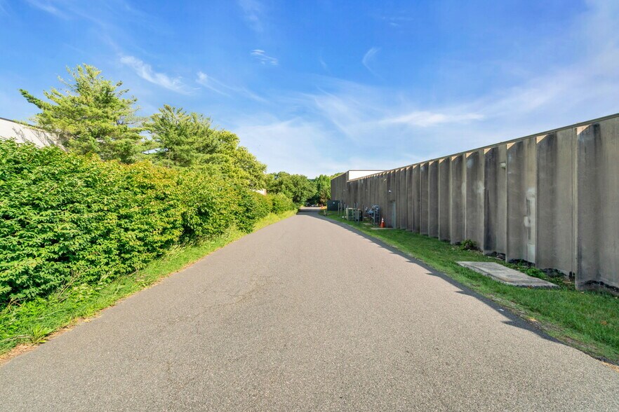 More Photos Of 5731 General Washington Dr, Alexandria Distribution For Sale