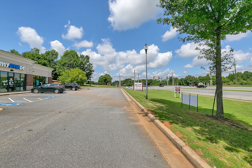 More Photos Of 12926 Highway 92, Woodstock Storefront For Lease