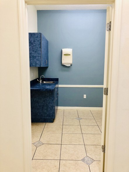 More Photos Of 1708-1718 Lexington Green Ln, Sanford Medical For Sale