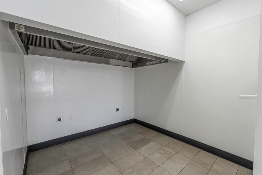 More Photos Of 12274 Palmdale Rd, Victorville Storefront For Lease