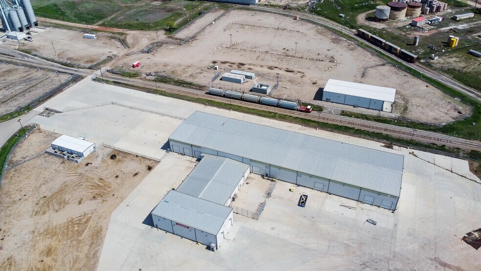 More Photos Of 420 22nd Ave NE, Williston Light Manufacturing For Lease