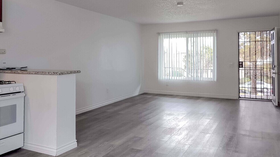 More Photos Of 1718 Crofton Ln, Escondido Multifamily For Sale