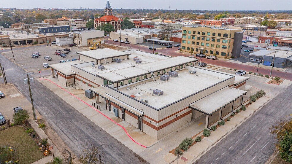 More Photos Of 104 E College St, Stephenville General Retail For Sale