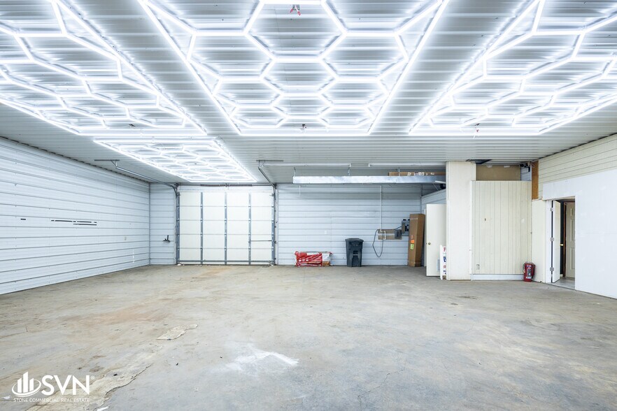 More Photos Of 508 S 3rd St, Danville Showroom For Lease