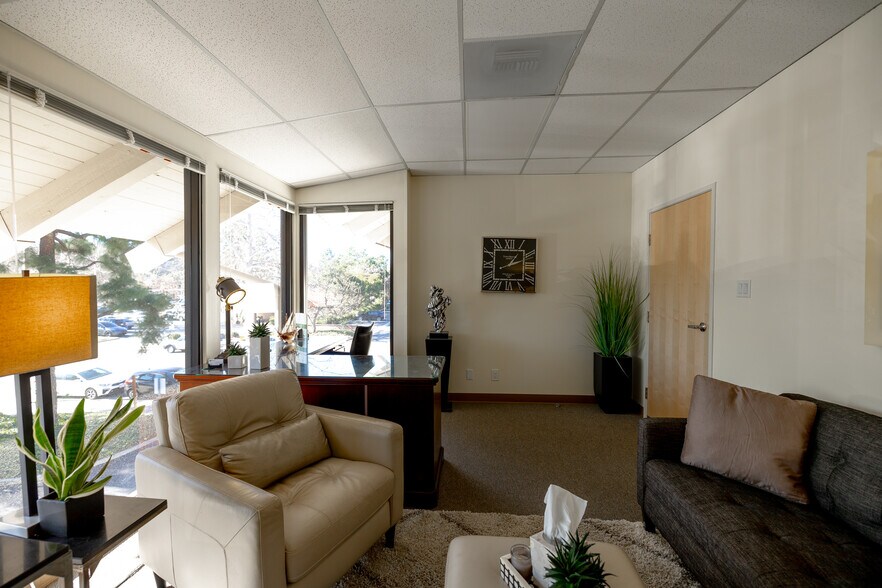 More Photos Of 128 Auburn Ct, Westlake Village Medical For Lease