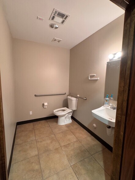 More Photos Of 7202 E Carefree Dr, Carefree Office For Lease