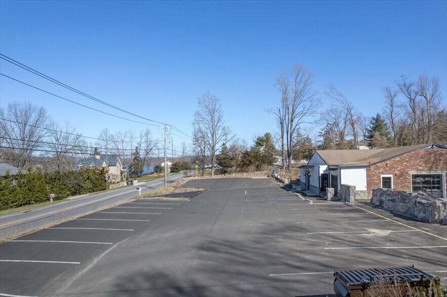 More Photos Of 439 Candlewood Lake Rd, Brookfield Freestanding For Sale
