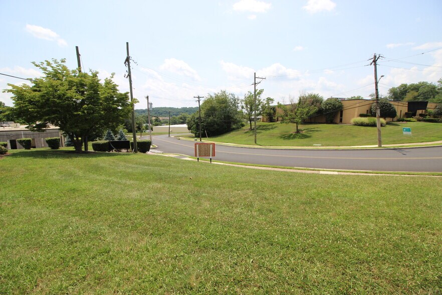 More Photos Of 455 Maryland Dr, Fort Washington Light Manufacturing For Sale