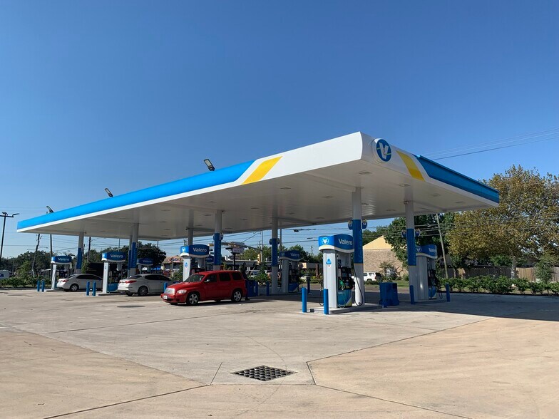 More Photos Of 10619 S Gessner Rd, Houston Freestanding For Lease