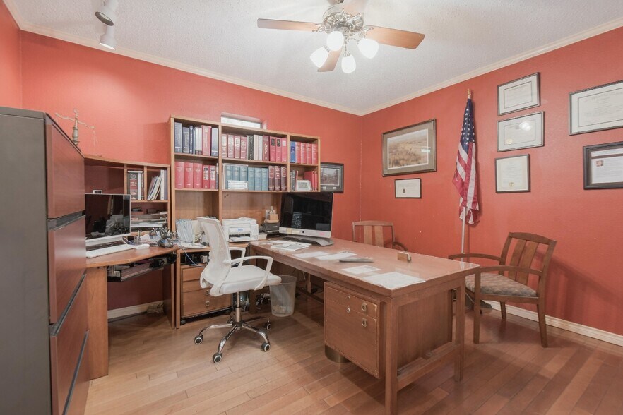 More Photos Of 1715 S 1st St, Austin Office For Sale