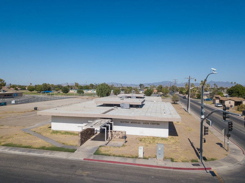 More Photos Of 500 N Broadway Ave, Blythe Medical For Sale