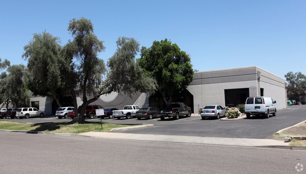 More Photos Of 3151-3157 N 34th Dr, Phoenix Warehouse For Lease