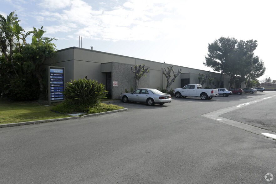 Primary Photo Of 14100-14118 Orange Ave, Paramount Warehouse For Lease