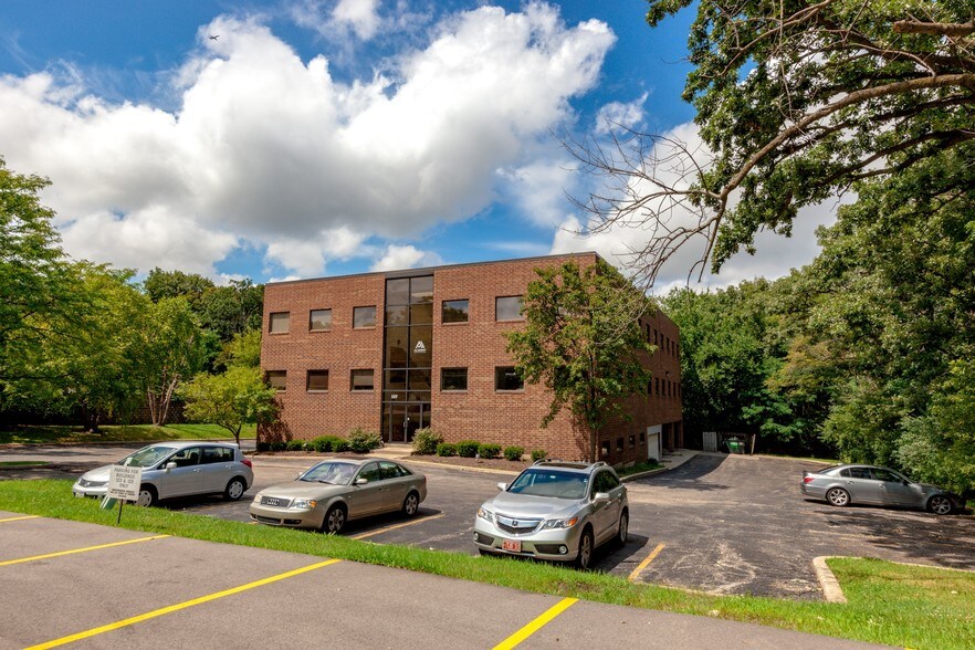 More Photos Of 127 E Lake St, Bloomingdale Office For Lease