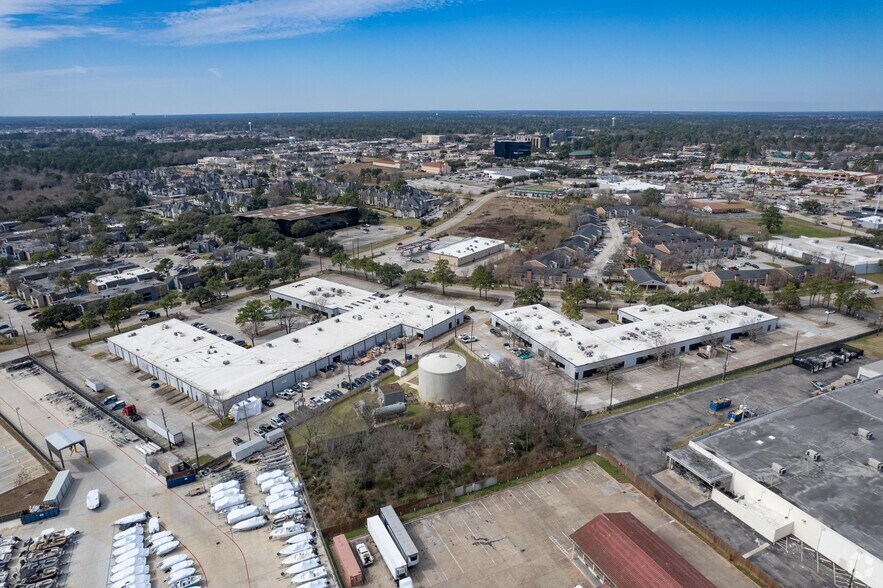 More Photos Of 301 Wells Fargo Dr, Houston Unknown For Lease