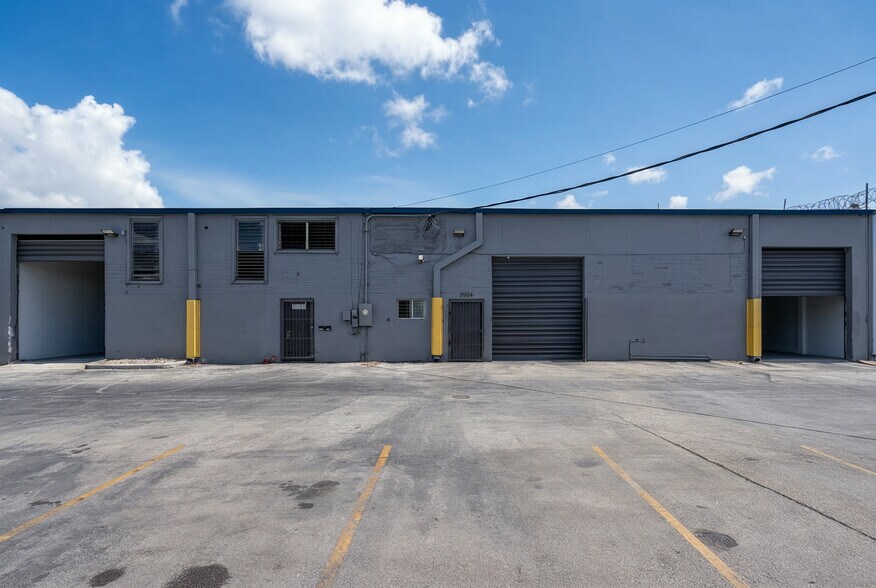 More Photos Of 3904 NW 32 Ave, Miami Warehouse For Sale