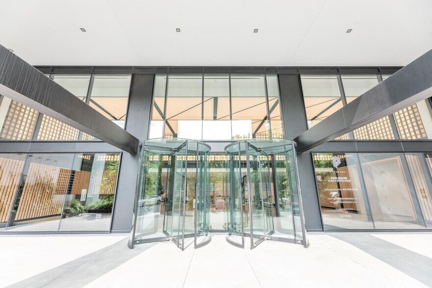 More Photos Of 25 Columbia Hts, Brooklyn Office For Lease