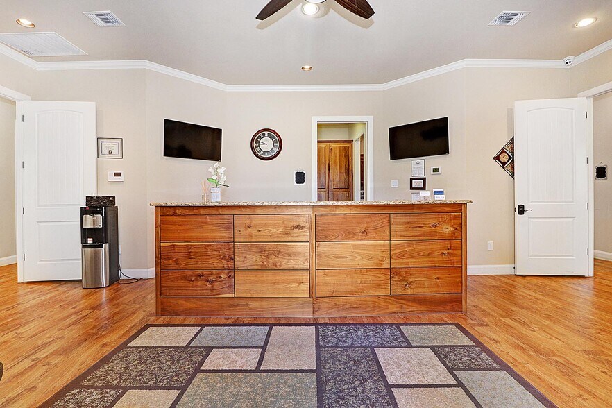 More Photos Of 8122 Whisper Oak, San Antonio Office For Sale